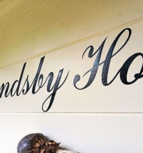 The art of traditional freehand signwriting